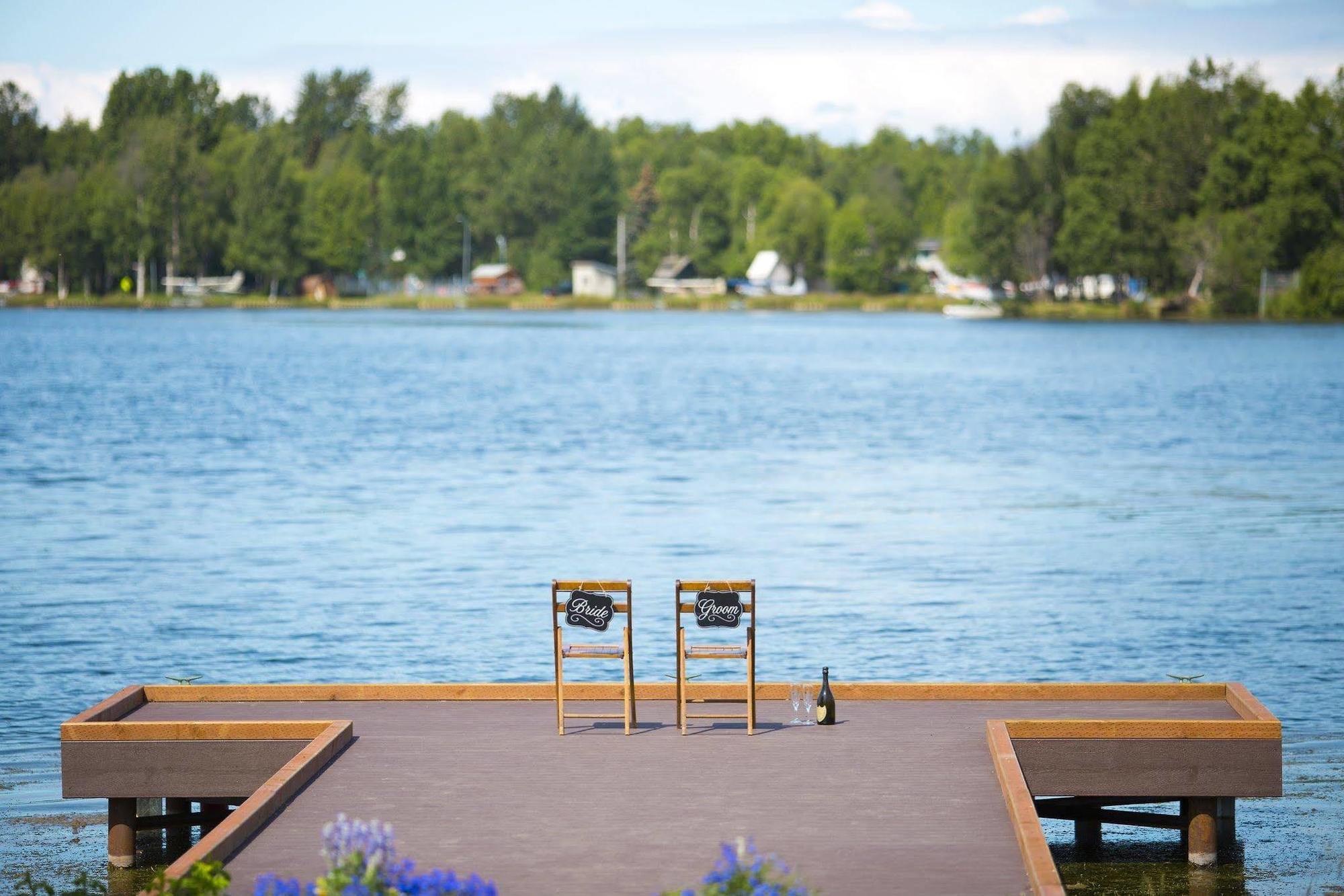 The Lakefront Anchorage Luaran gambar